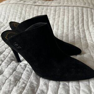 ROGER VIVIER Velvet Mules